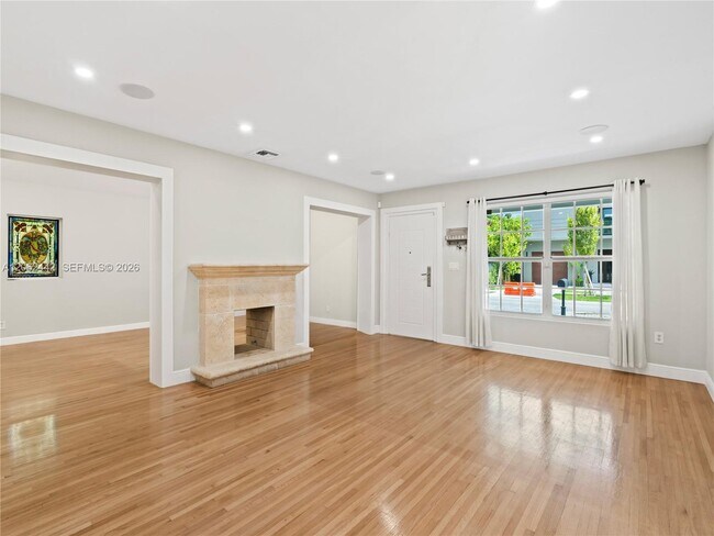 Building Photo - 680 NE 81st St