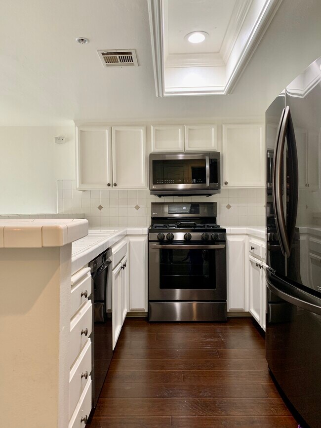 Building Photo - 4755 Templeton St