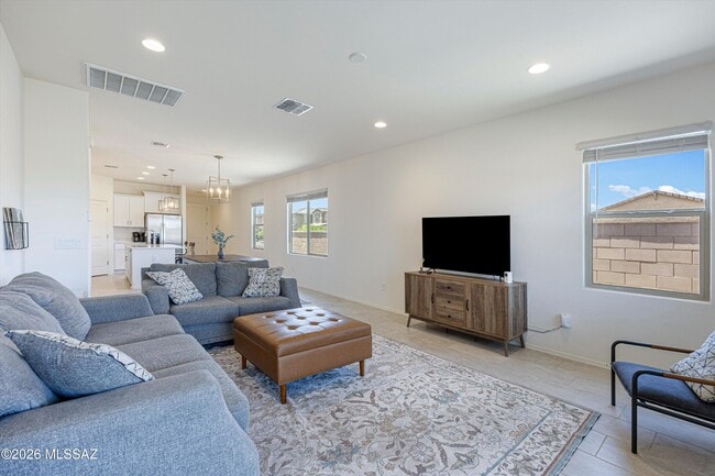 Building Photo - 958 W Calle Las Varitas