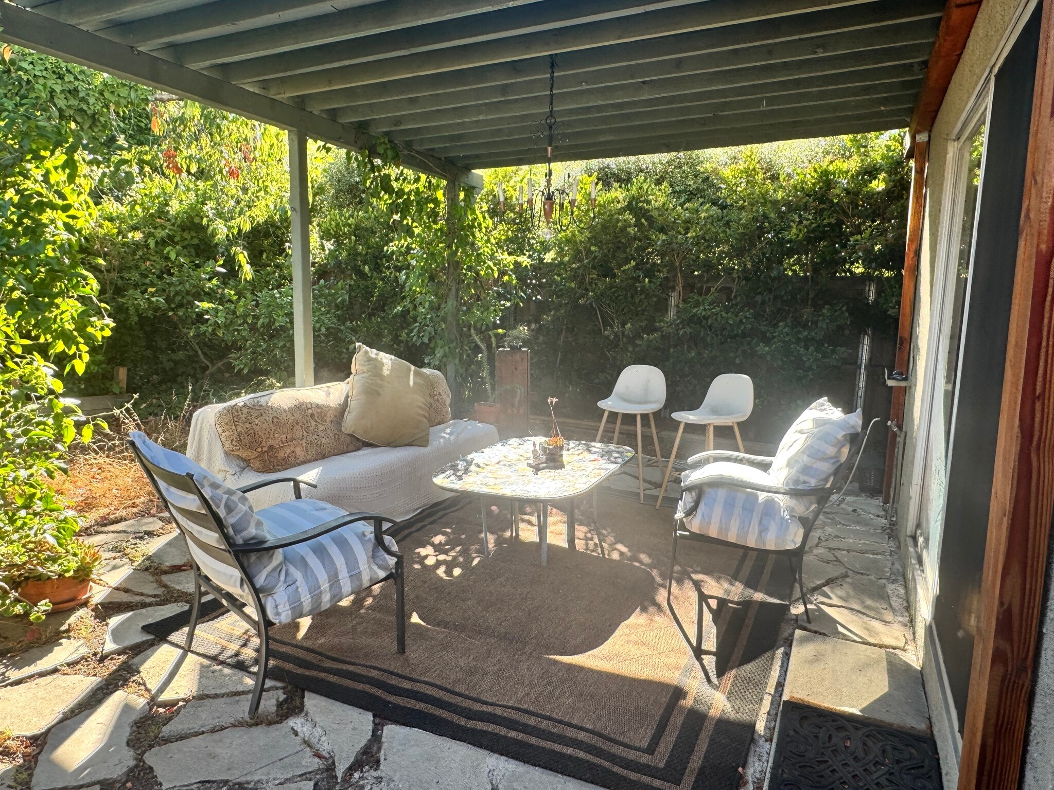 Covered back patio - 3243 Mountain View Ave