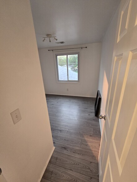 Building Photo - 2370 Manitowoc Rd