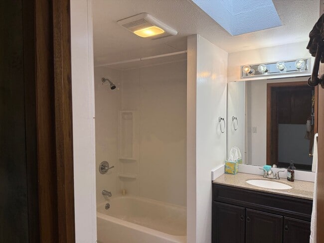 Building Photo - Spacious 2 Bed 1 Bath Bothell Home $2500/mo.