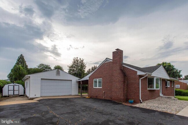 Building Photo - 5834 Pratt St