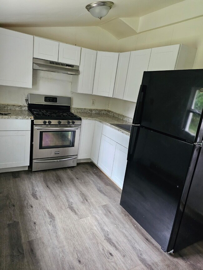 Building Photo - 113 S 4th St