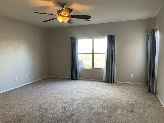 Building Photo - 1330 E Pedro Rd