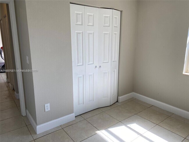 Building Photo - 1630 SW 4th St