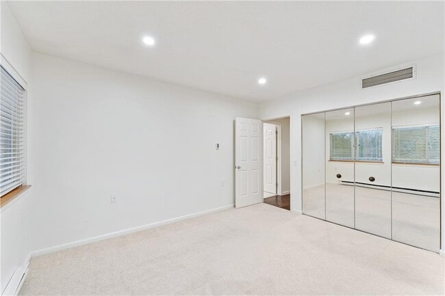 Building Photo - 30 Argyle Ave