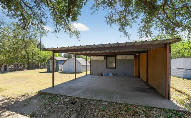 Building Photo - 604 Fegan St