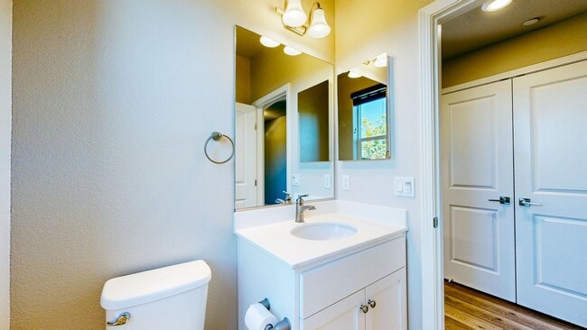 Building Photo - Rare Santa Rosa Four Bedroom house in Desi...