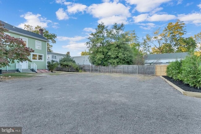 Building Photo - 15 N Main St