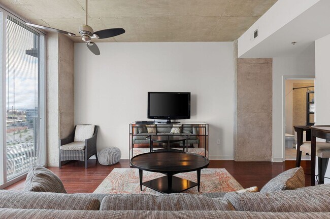 Building Photo - Fully Furnished SoBro Condo At Encore