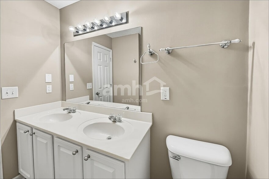 Building Photo - 424 Elderberry Way