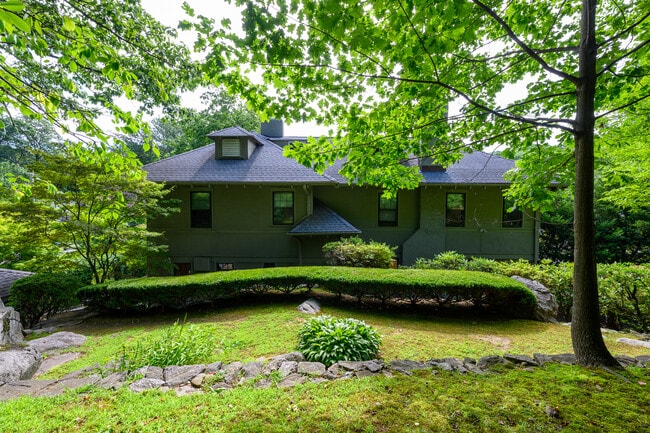 Building Photo - 25 Highbrook Ave