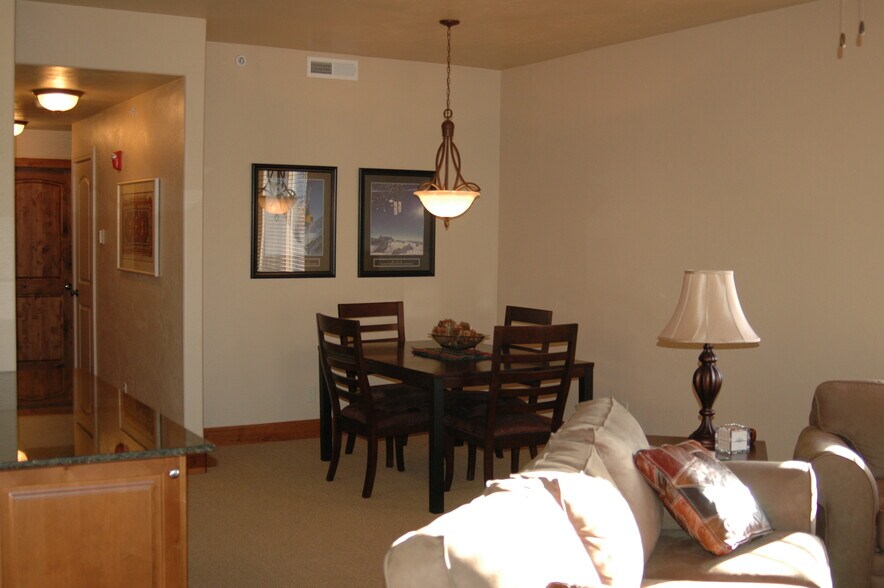 Dining - 1646 Fox Hollow Ln