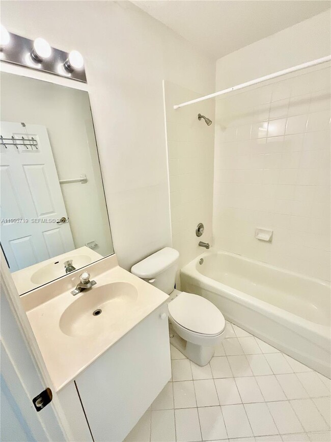 Building Photo - 5628 NW 113th Ave