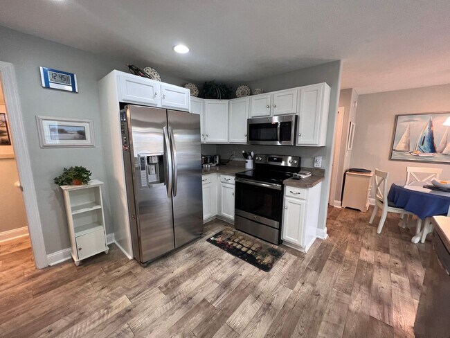 Building Photo - Stylish Downtown Traverse City Condo – Fully Furnished Winter Rental!