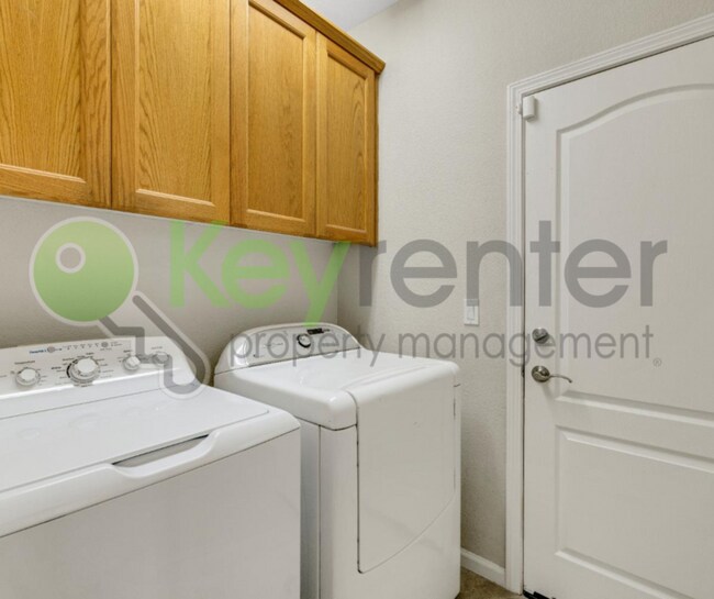 Building Photo - 209 Needle Ct