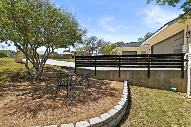 Building Photo - 104 Desert Rose S