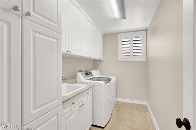 Building Photo - 74 Contrada Fiore Dr