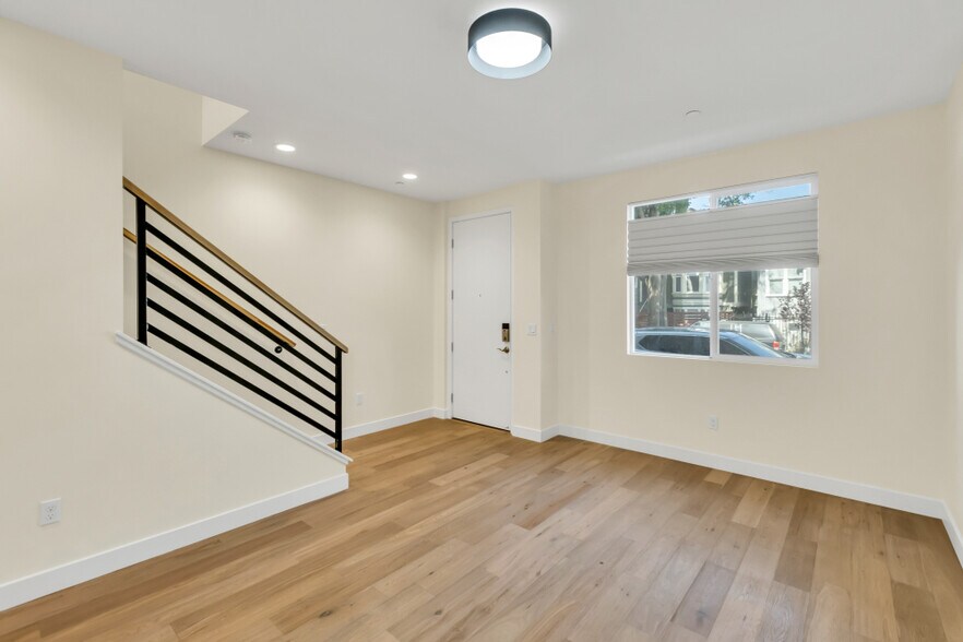 Building Photo - 2370 Filbert St