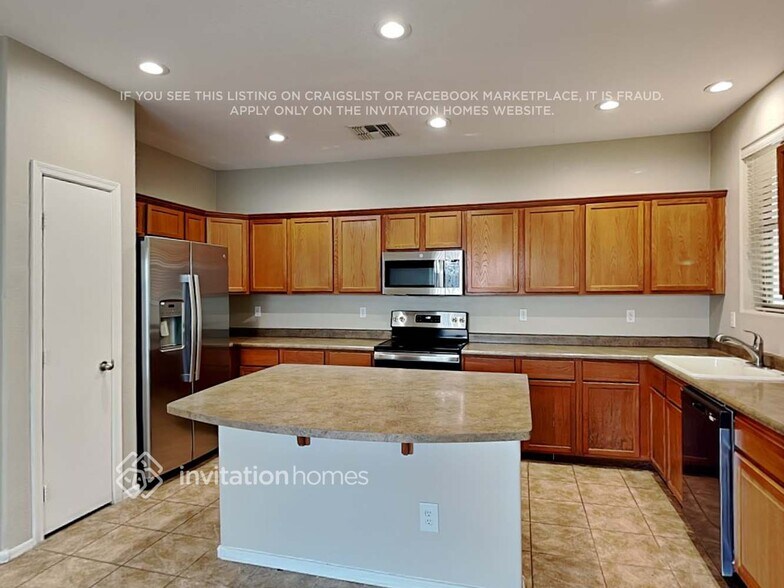 Building Photo - 7116 S 7th Ln