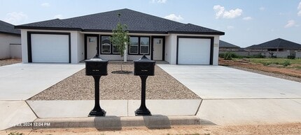 Building Photo - ra2701