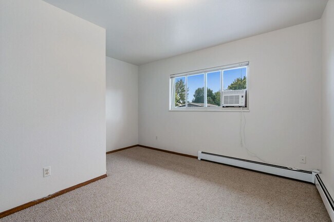 Building Photo - 745 Nyssa Dr