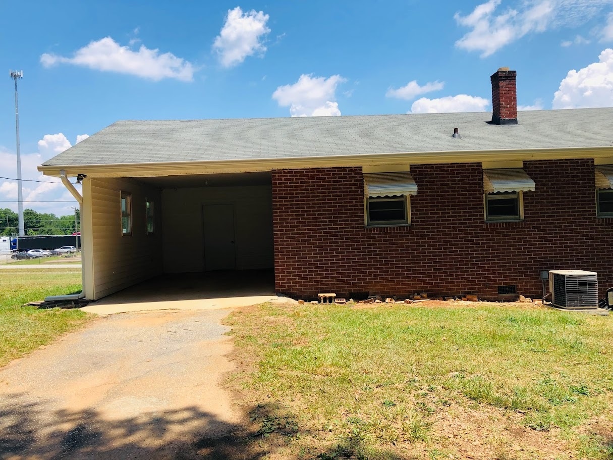 Garage - 8897 Asheville Hwy