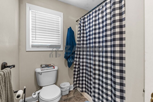 Building Photo - 498 Park Ave