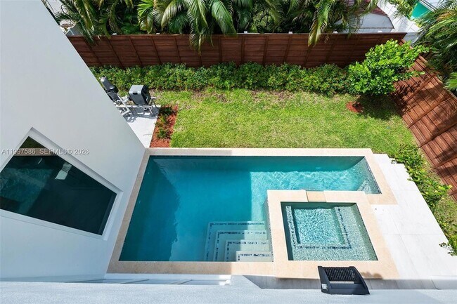 Building Photo - 1615 NE 3rd Ct