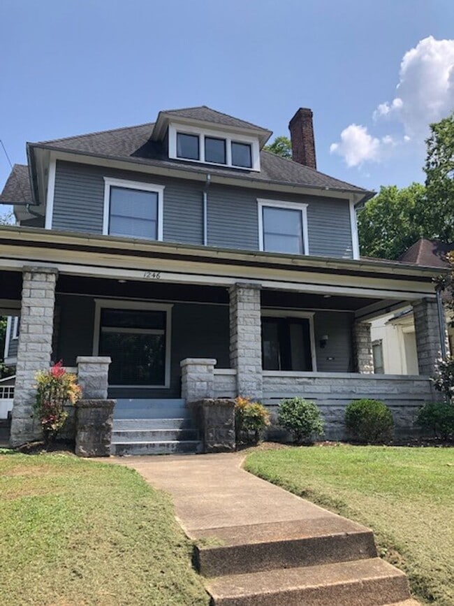 Primary Photo - Great historical home! PRICE LOWERED to $2395- walking distance to downtown & WKU