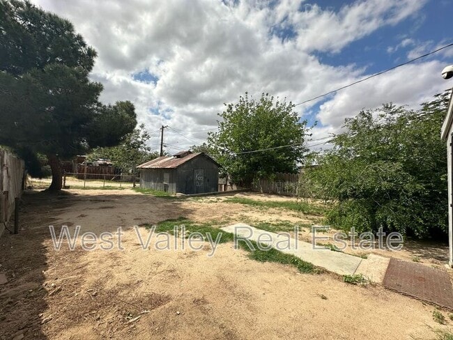 Building Photo - 521 Rose Ave