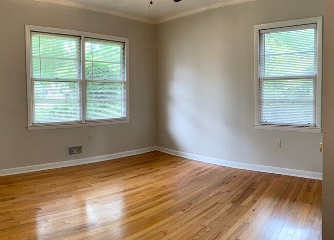 Building Photo - 145 Seminole Ave