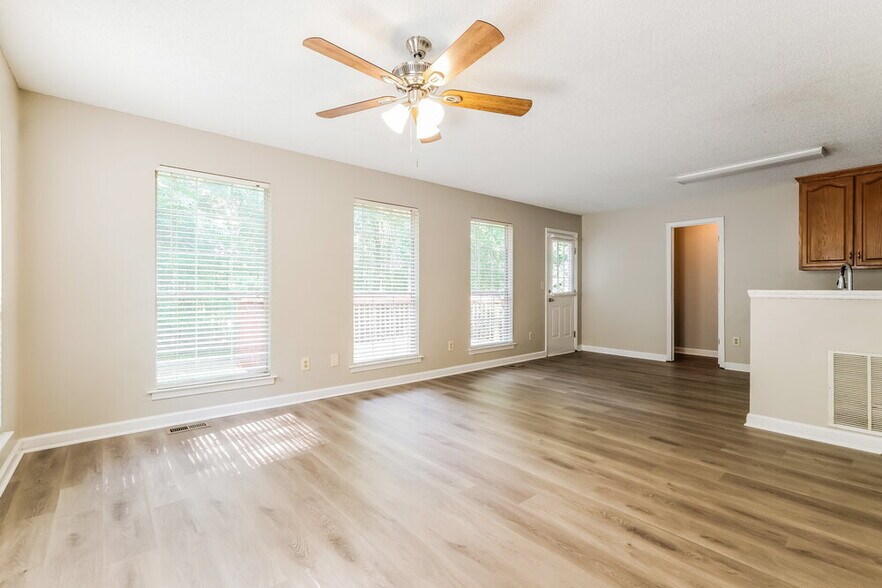 Building Photo - 4681 Woodglen Ct