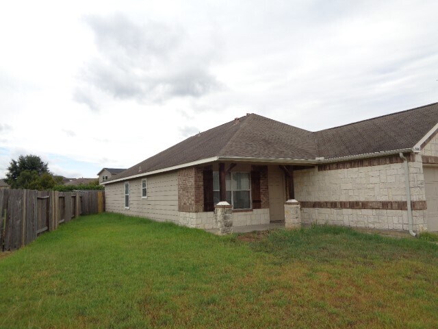 Building Photo - 8606 Sunset Pond Dr