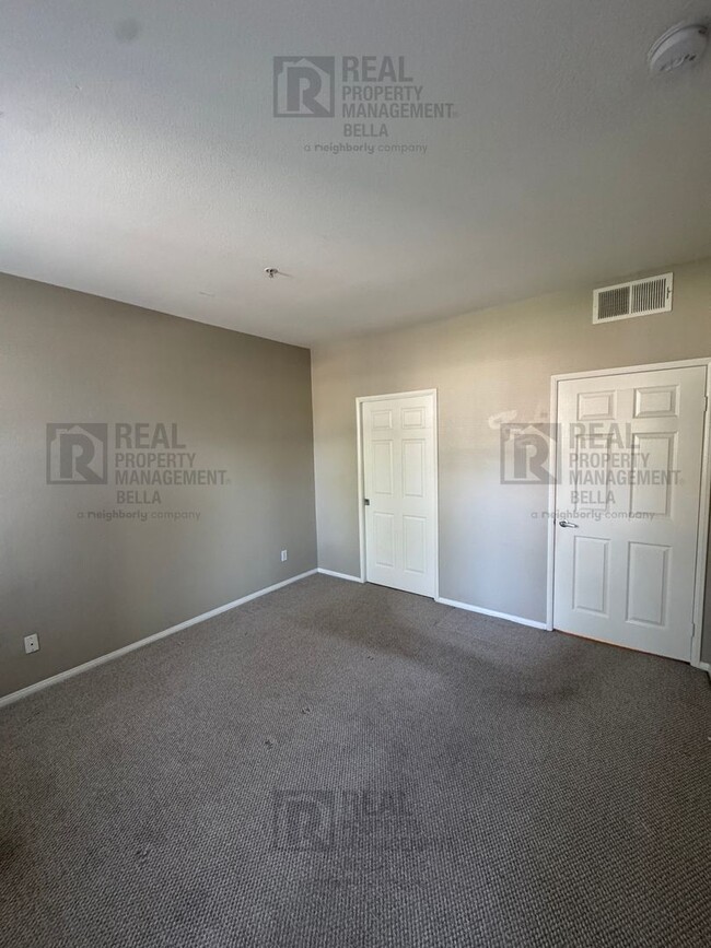 Building Photo - You won't want to miss this!