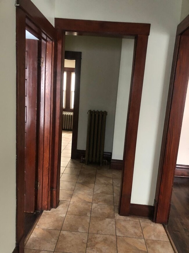 Building Photo - Beautiful 6br house with garage