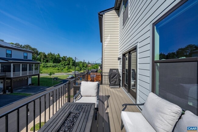 Building Photo - 1521 Knoll Ln