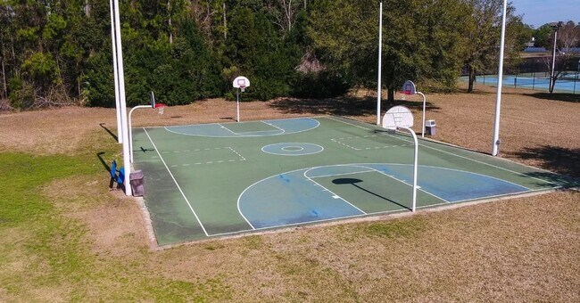 Building Photo - North Hampton! Amenities Galore! 4 Bed, 3 Bath!