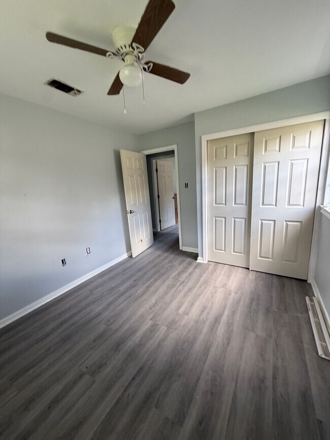 Building Photo - 7467 Glenetta Ct