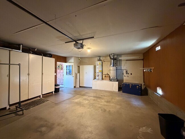 Building Photo - 607 E Palm Ave