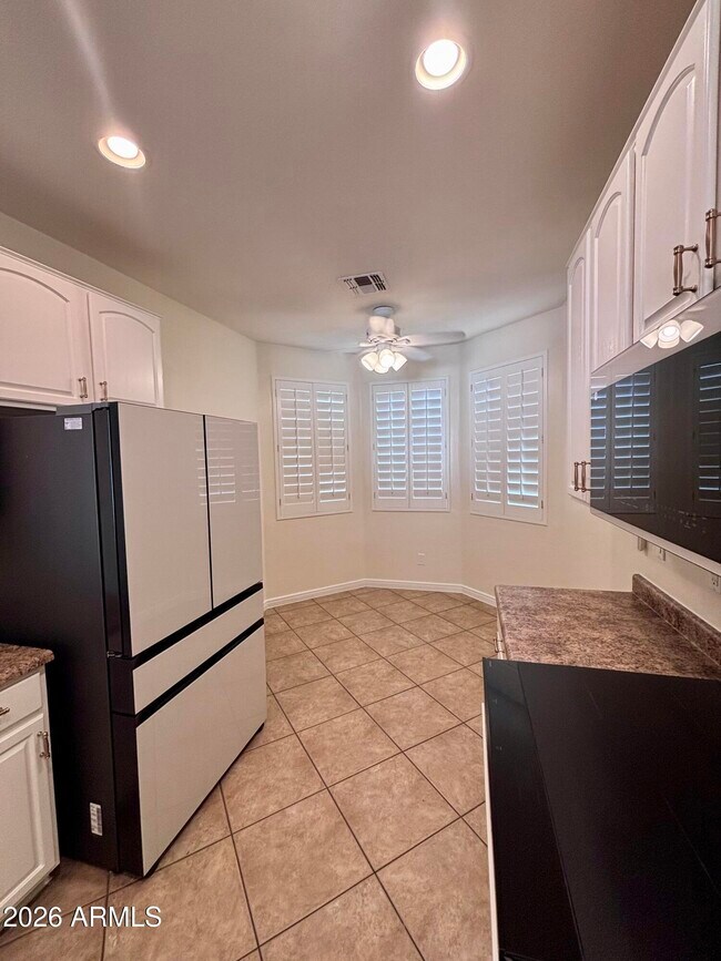 Building Photo - 5606 W St Anne Ave