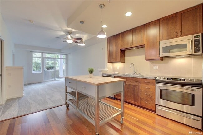 Building Photo - 1Bd/1Ba Redmond Condo