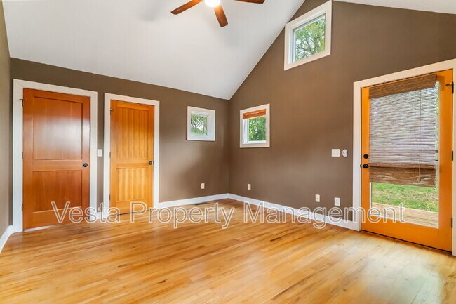 Building Photo - 318 Sulphur Springs Rd
