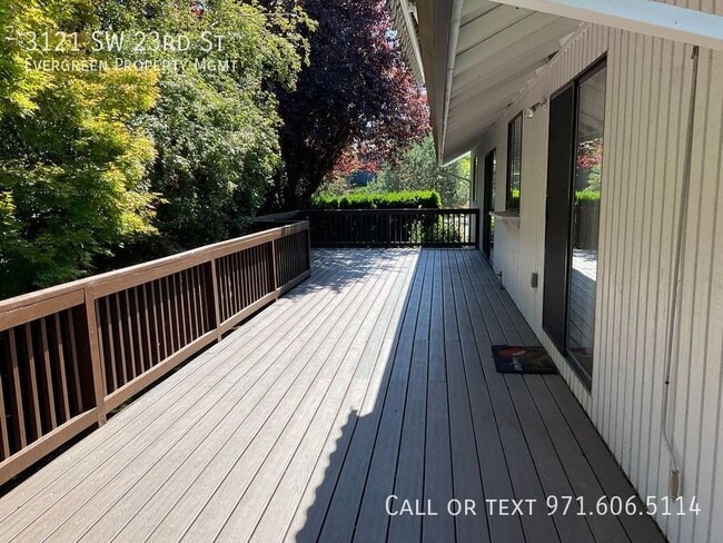 Building Photo - 3121 SW 23rd St