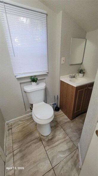 Building Photo - 411 Ave E SE