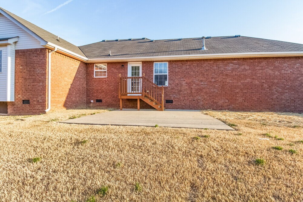 Building Photo - 304 Acorn Ct