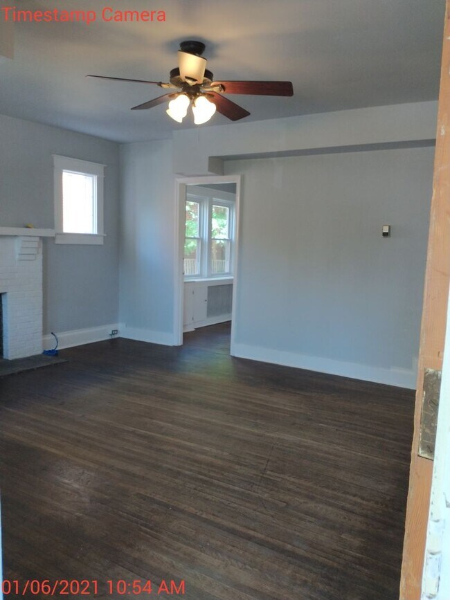 Building Photo - 2027-2028 9 bedroom / 4.5 baths  School Year Location PERFECT for students, in the heart of the UVA