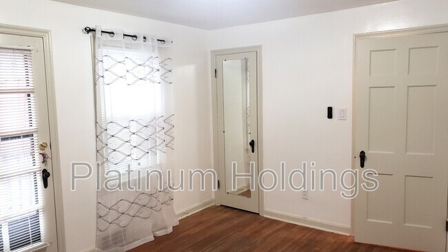 Building Photo - 3781 Northwood Rd
