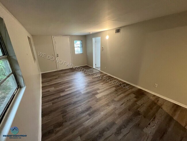 Building Photo - Lovely 3 Bedroom 1 Bathroom now available ...